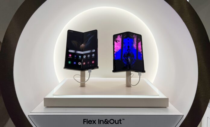 a Samsung Display bemutatott egy 10 colos átmérőjű, hajlítható kijelzőt