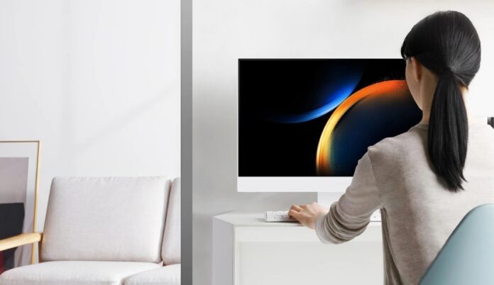 A Samsung új all-in-one PC-je a termelékenység jegyében, pop-up webkamerával és az iMac-re hajazó megjelenéssel