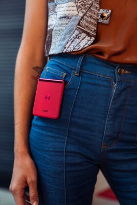 A Motorola RAZR 40 Ultra a hajlítható kijelzős telefonok élményét újragondolja a piac legnagyobb külső kijelzőjével