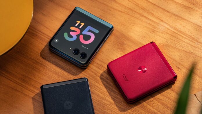 A Motorola RAZR 40 Ultra a hajlítható kijelzős telefonok élményét újragondolja a piac legnagyobb külső kijelzőjével