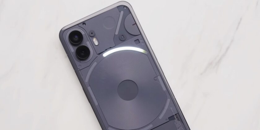 Nothing Phone (2): Marques Brownlee bemutatja a telefon új LED-megvilágítási rendszerét és az ergonomikus változásokat