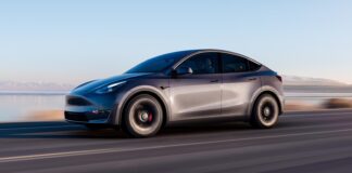 Berlini diákok ingyen aktiválták a Tesla extra funkcióit az AMD lapka gyengeségének kihasználásával.