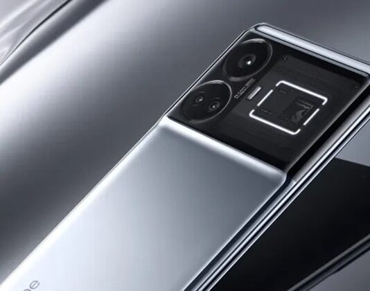 A realme GT5 Quicksilver Mirage színben tűnik fel egy hivatalos előzetesben (Videó)