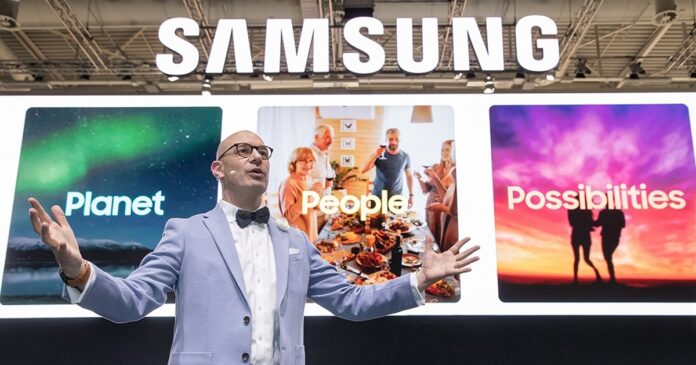 Már zajlik a berlini IFA 2023 technológiai vásár, ahol a Samsung ma bejelentette a csatlakoztatott otthonok legújabb fejlesztéseit. A sajtótájékoztatón a vállalat bemutatta, hogyan segíti az embereket a SmartThings szolgáltatás energiamegtakarításban, biztonság növelésében és a napi élet hatékonyságában.