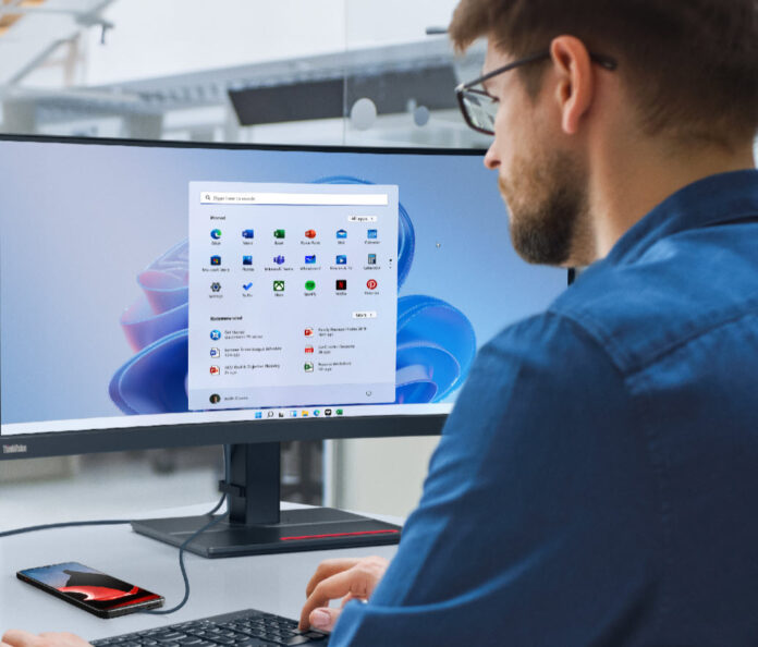 A Motorola és a Microsoft közösen dolgoznak a Lenovo ThinkPhone-on megjelenő új produktivitási funkciókon