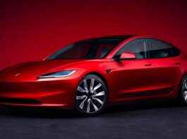 Tesla Európában is bemutatta a frissített Model 3-at: Új fényszórók, élesebb dizájn és nagyobb hatótáv