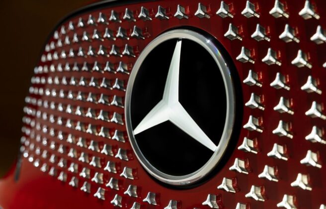 A Mercedes-Benz gyors töltéssel és magas hatótávval kihívja a Teslát: bemutatkozik a Concept CLA Class