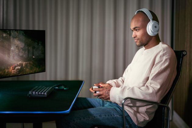 SteelSeries Arctis Nova 7 White: Páratlan hangminőséget ígér és MI-vezérelt zajszűrést a gamereknek