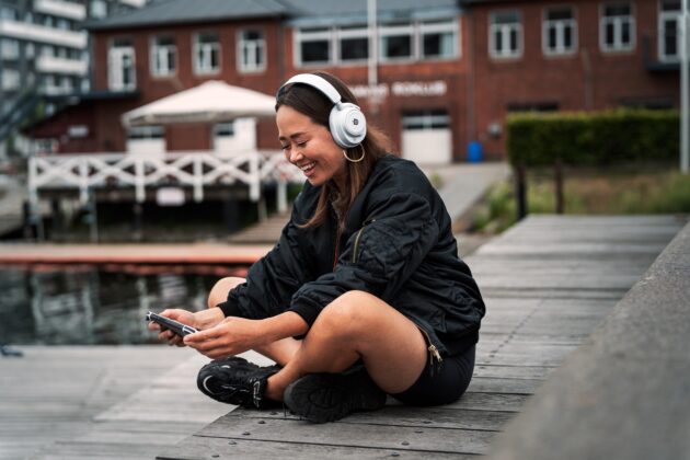 SteelSeries Arctis Nova 7 White: Páratlan hangminőséget ígér és MI-vezérelt zajszűrést a gamereknek