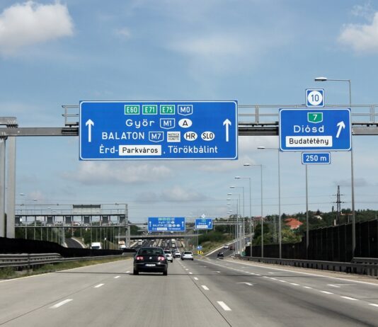 Jelentős áremelkedés várható az autópályákon 2024-ben: matrica árak, részletek