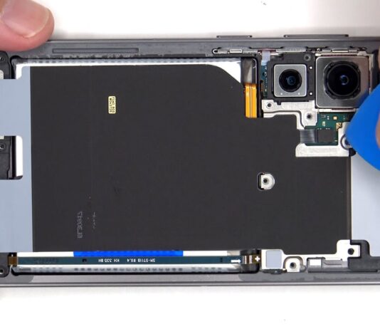 A Samsung Galaxy S23 FE-t kamerák előtt boncolgatják: ragasztó, gőzkamra, alkatrészek (Videó)
