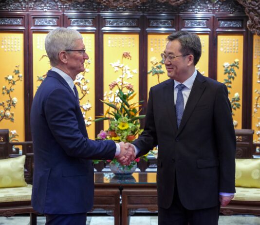 Ding kínai alelnök és Tim Cook: Megújuló együttműködés Kínában