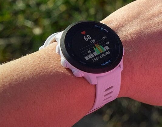 Garmin Forerunner 165: Az AMOLED kijelző és az új pulzusmérő szenzor frissítést hoz