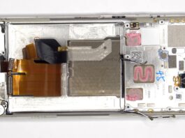 A Motorola Edge 50 Pro szétszedése; Javíthatósága csak átlagos