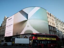 Samsung óriás bannerekkel népszerűsíti a Galaxy Z Fold6 bemutatóját