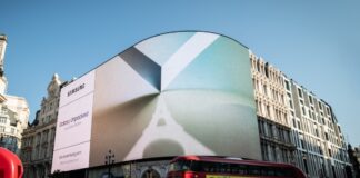 Samsung óriás bannerekkel népszerűsíti a Galaxy Z Fold6 bemutatóját