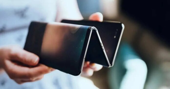 A világ első tripla hajlítható telefonját idén mutathatja be a HUAWEI