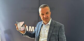 Középkategóriás összecsukható telefont dobhat piacra a Samsung