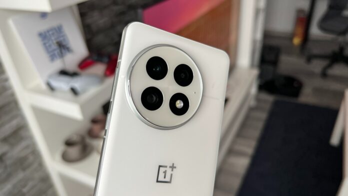 Kompakt csúcskategóriás telefon érkezhet: OnePlus 13 Mini vagy 13T