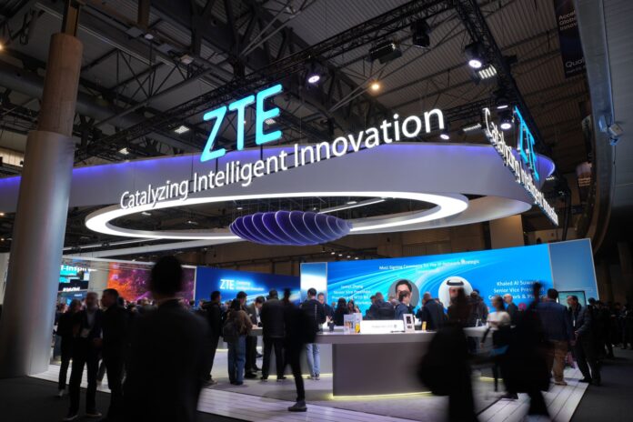 A ZTE bemutatta AI-alapú mobiljait az MWC 2025-en; Gaming, fotózás és hajlítható kijelzők mesterséges intelligenciával