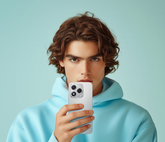 A HONOR 400 Lite húsvéti akcióban indul; AI-kamera gombbal és ajándék fülhallgatóval érkezik