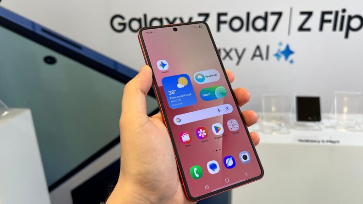 Nincs többé észrevehető gyűrődés a Galaxy Z Fold7 és a Z Flip7 kijelzőjén; a Samsung beszállíthatja az Apple első összecsukható iPhone-jának paneljeit