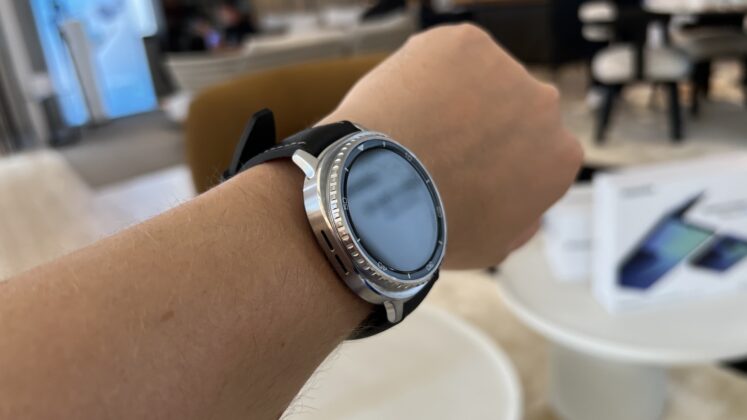A Galaxy Watch8 és a Galaxy Watch8 Classic bemutatása; minimalista dizájn és új egészségügyi szenzorok