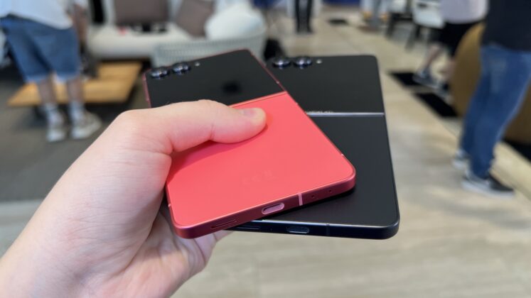 A Galaxy Z Flip7 hivatalosan is bemutatkozott; az első hajlítható csúcstelefon Exynos lapkával és szinte láthatatlan hajlattal