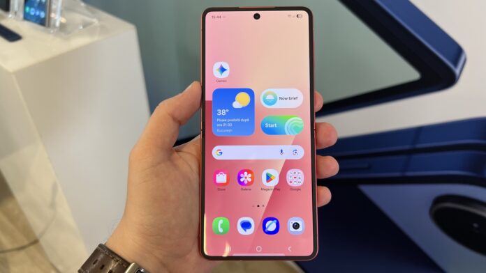 A Galaxy Z Flip7 hivatalosan is bemutatkozott; az első hajlítható csúcstelefon Exynos lapkával és szinte láthatatlan hajlattal 23 A Galaxy Z Flip7 hivatalosan is bemutatkozott; az első hajlítható csúcstelefon Exynos lapkával és szinte láthatatlan hajlattal