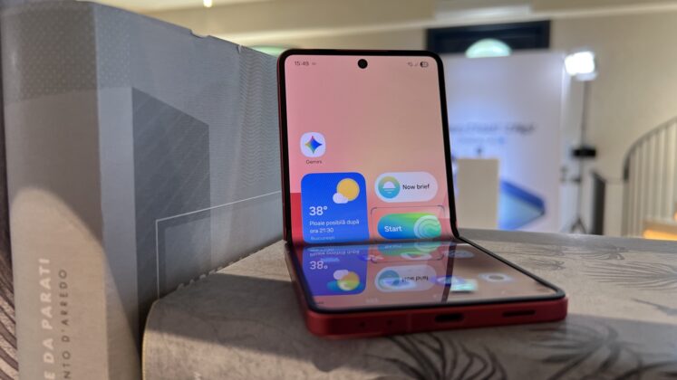 A Galaxy Z Flip7 hivatalosan is bemutatkozott; az első hajlítható csúcstelefon Exynos lapkával és szinte láthatatlan hajlattal