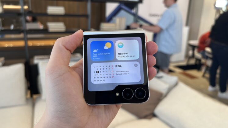 A Galaxy Z Flip7 FE hivatalos bemutatása; elérhetőbb hajlítható modell Exynos 2400 lapkával és mappaszerű külső kijelzővel
