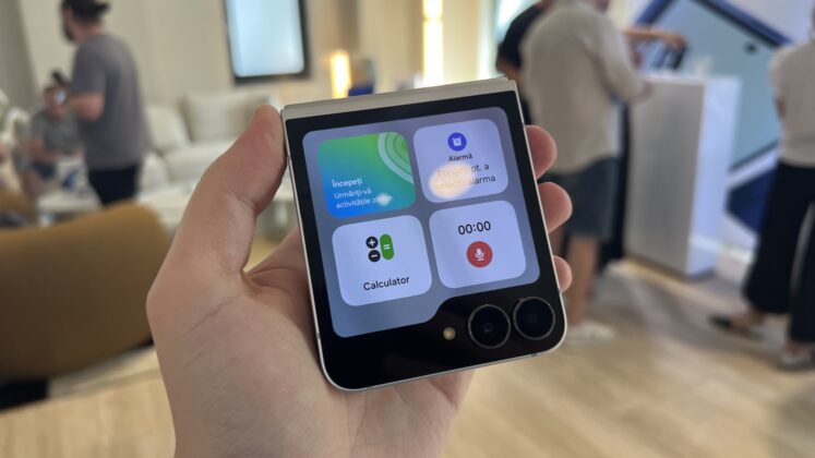 A Galaxy Z Flip7 FE hivatalos bemutatása; elérhetőbb hajlítható modell Exynos 2400 lapkával és mappaszerű külső kijelzővel