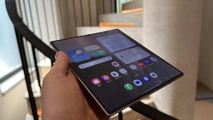 A Galaxy Z Fold7 hivatalosan is megérkezett; látványos új dizájn, szupervékony test és láthatatlan hajlat