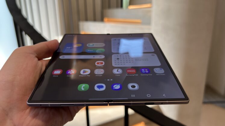 A Galaxy Z Fold7 hivatalosan is megérkezett; látványos új dizájn, szupervékony test és láthatatlan hajlat