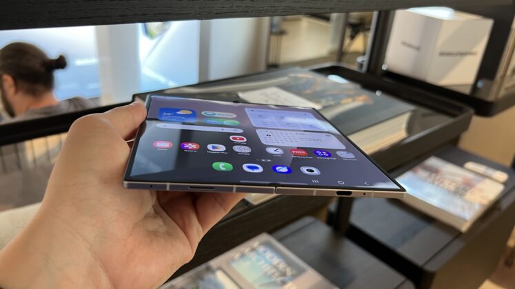 A Galaxy Z Fold7 hivatalosan is megérkezett; látványos új dizájn, szupervékony test és láthatatlan hajlat