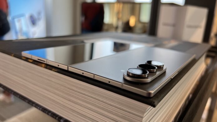 A Galaxy Z Fold7 hivatalosan is megérkezett; látványos új dizájn, szupervékony test és láthatatlan hajlat 33 A Galaxy Z Fold7 hivatalosan is megérkezett; látványos új dizájn, szupervékony test és láthatatlan hajlat