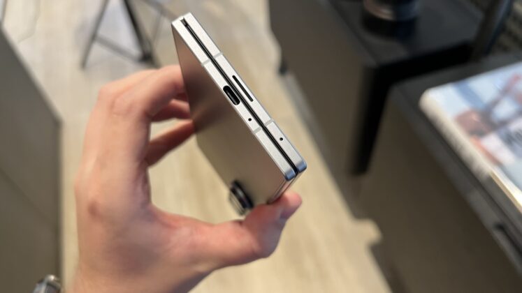 A Galaxy Z Fold7 hivatalosan is megérkezett; látványos új dizájn, szupervékony test és láthatatlan hajlat