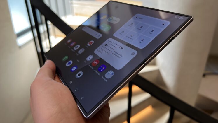 A Galaxy Z Fold7 hivatalosan is megérkezett; látványos új dizájn, szupervékony test és láthatatlan hajlat