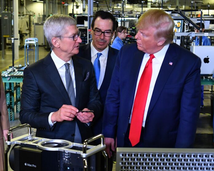 Donald trump és Tim Cook