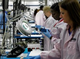 A Moto X bukása 12 éve figyelmeztetett, de Trump újra hazai iPhone-gyártást követel; az Apple számára ez egy költséges illúzió lenneA Moto X bukása 12 éve figyelmeztetett, de Trump újra hazai iPhone-gyártást követel; az Apple számára ez egy költséges illúzió lenne