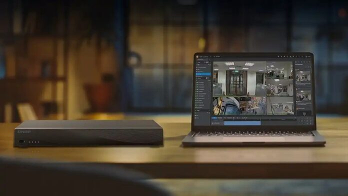 A QNAP bemutatta a TVR-AI200 NVR-t 16 PoE+ csatornával; offline működés, AI-funkciók és 24 TB tárhely kisvállalkozásoknak