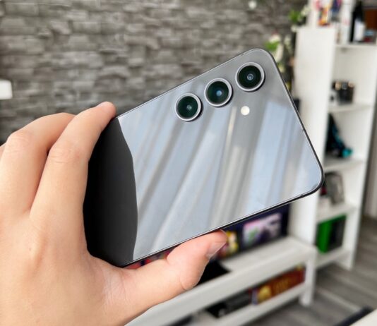 Már több firmware-verzióval tesztelik a Galaxy S24 FE-t; A One UI 8 fejlesztése gyorsabb ütemben halad, mint tavaly