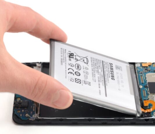 A Samsung akkumulátorai hivatalosan is kétszer tovább bírják; az EU szerint az iPhone és Pixel lemaradt
