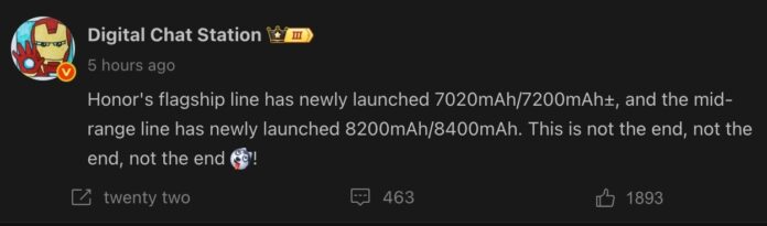 A HONOR 7000 mAh-ra emeli a csúcskategóriás telefonok akkumulátor-kapacitását; középkategóriás modellek 8000 mAh-t kapnak