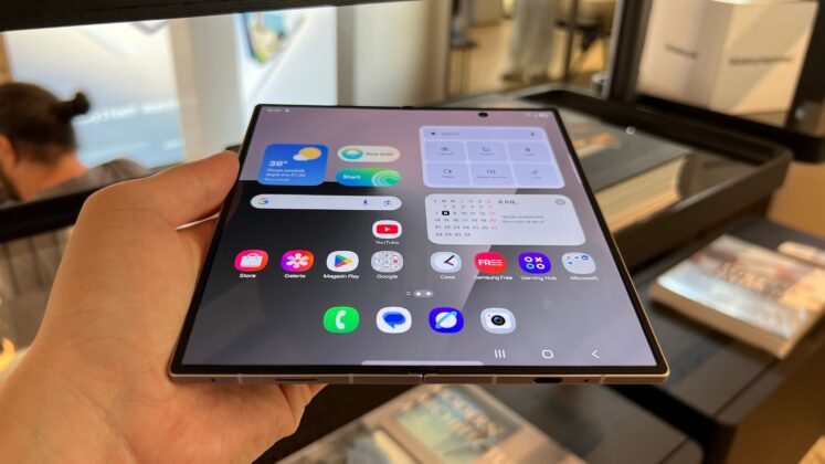 Nincs többé észrevehető gyűrődés a Galaxy Z Fold7 és a Z Flip7 kijelzőjén; a Samsung beszállíthatja az Apple első összecsukható iPhone-jának paneljeit