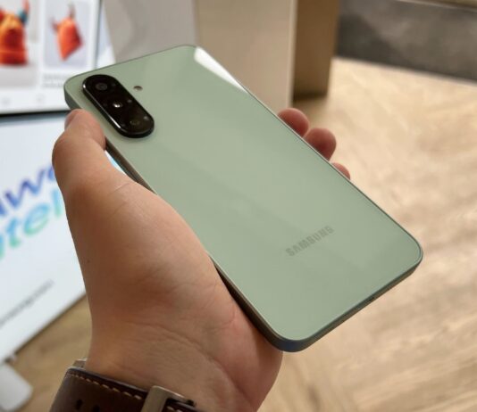 A Samsung Galaxy A17 5G hivatalos oldalon; új kameratechnológia és dual-SIM változat