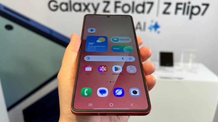 Nincs többé észrevehető gyűrődés a Galaxy Z Fold7 és a Z Flip7 kijelzőjén; a Samsung beszállíthatja az Apple első összecsukható iPhone-jának paneljeit