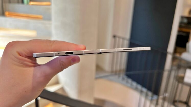 Nincs többé észrevehető gyűrődés a Galaxy Z Fold7 és a Z Flip7 kijelzőjén; a Samsung beszállíthatja az Apple első összecsukható iPhone-jának paneljeit