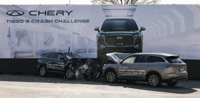 A Chery extrém töréstesztet végzett a TIGGO 9 SUV-val; két autót ütköztetett frontálisan 50 km/h-nál 2 A Chery extrém töréstesztet végzett a TIGGO 9 SUV-val; két autót ütköztetett frontálisan 50 km/h-nál