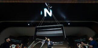 A Honor Magic V5 Guinness-rekordot döntött; 104 kilót bírt ki az összecsukható telefon zsanérja